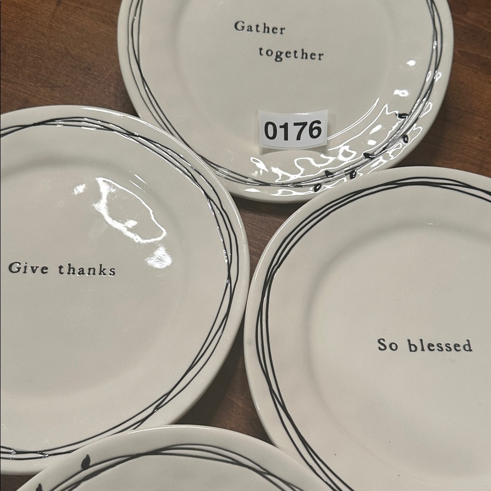 Demdaco Set of 4 White Ceramic Stoneware Plate Set Glossy Black and White - Picture 7 of 7